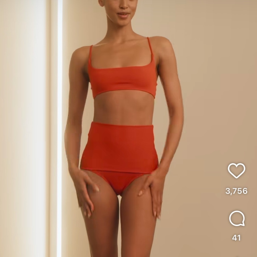 Sw56. Skims Terra iconic swim square neck bikini top nwt ❤️🔥